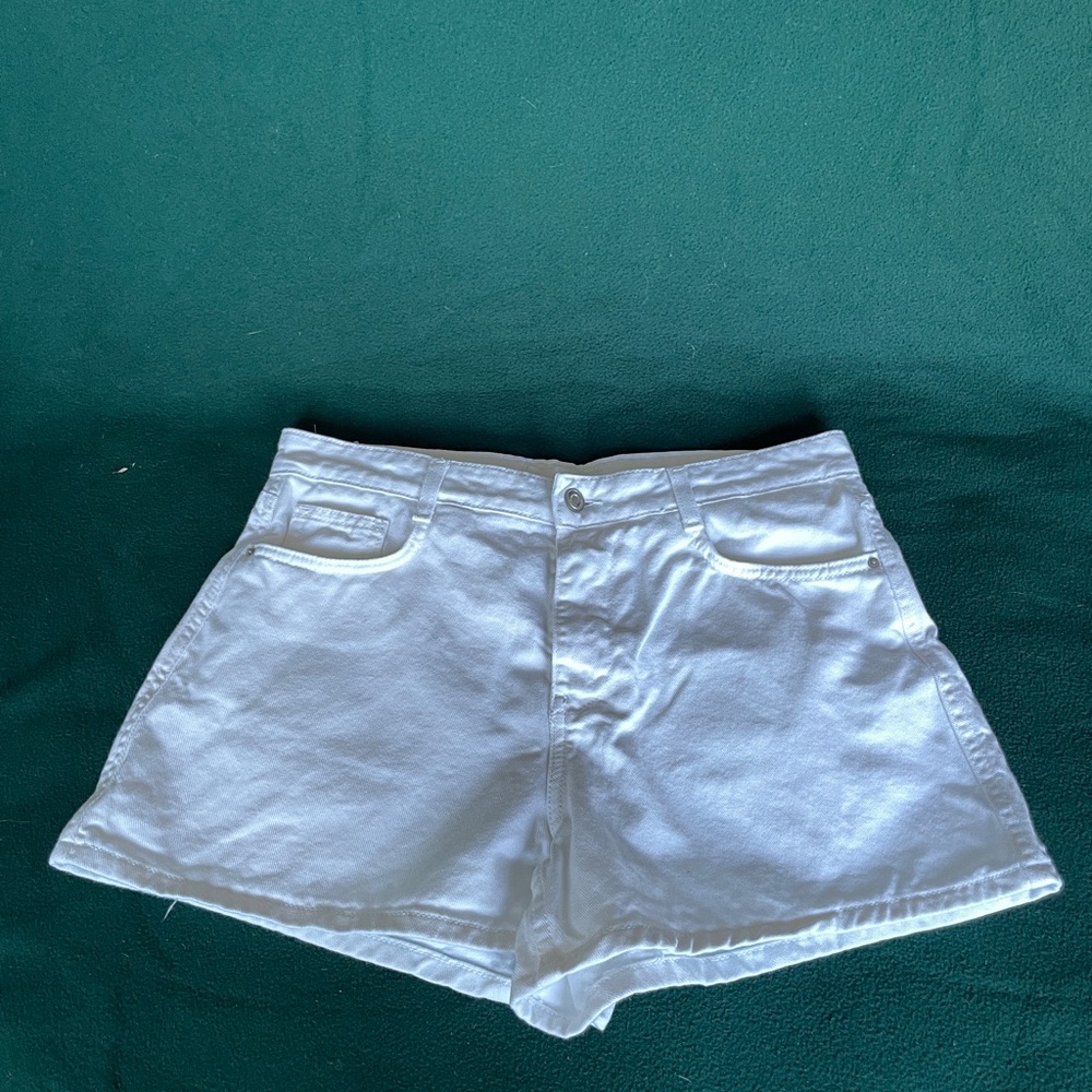 Zara 90’s White Women's High-Rise Denim Shorts, Size 6